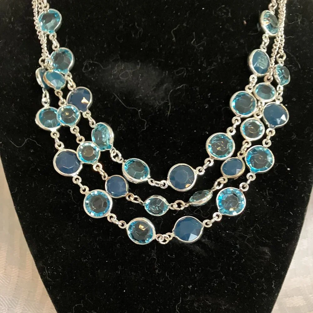 NWT Shades of Blue Gems Triple Strand Silver Necklace Gloria Vanderbilt - Picture 2 of 4